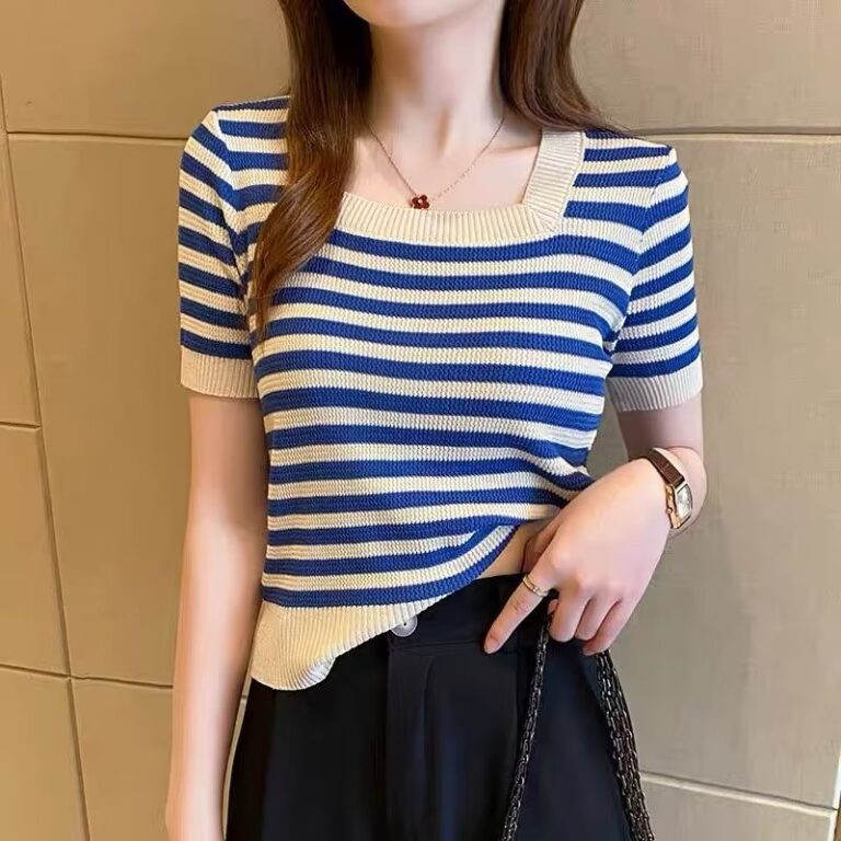 Discover the Allure of the Color-block Short-sleeve Top That Flatters