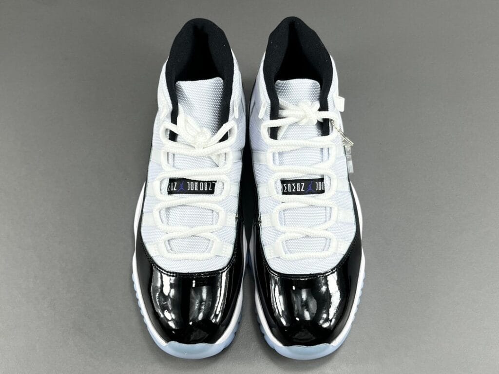 Air Jordan 11 concord