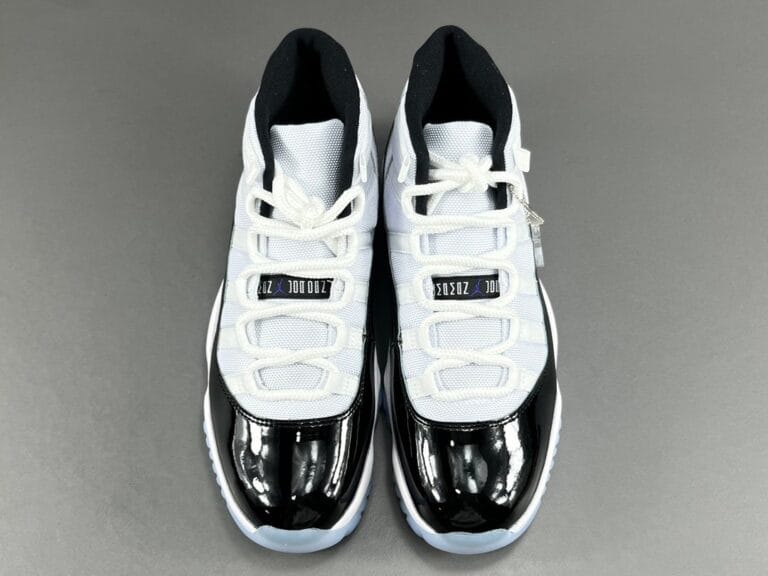 Air Jordan 11 concord