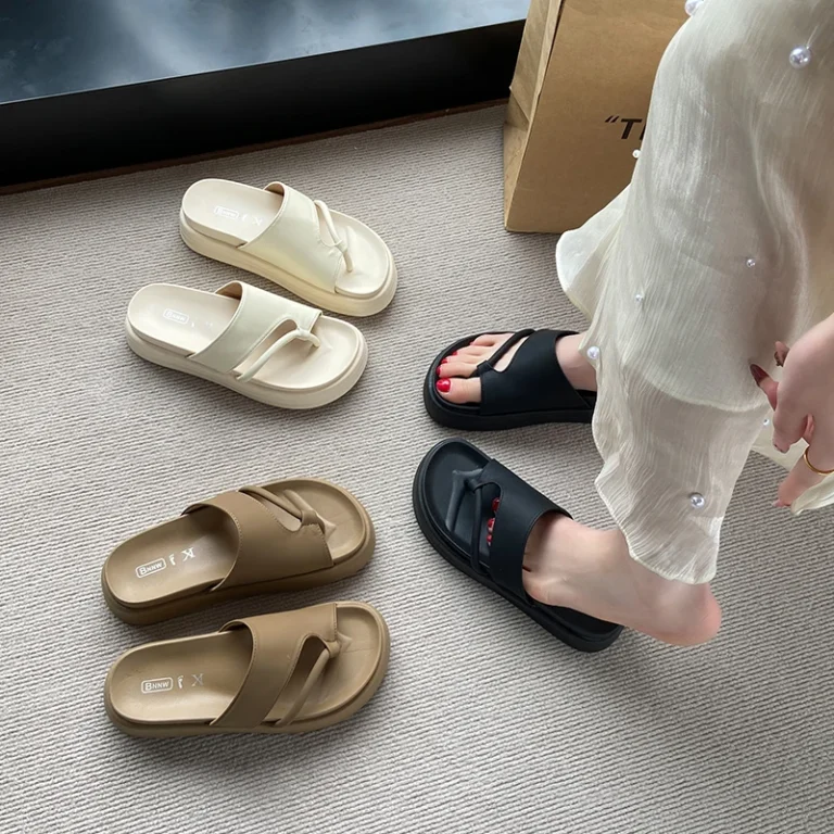 2025 Trend Flat Sandals for Women – Soft Thick Sole Non-Slip Outdoor Summer Slippers for Comfort & Durability