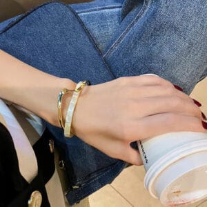 Light-luxury Panel Curved Metal-textured Korean-style Trendy Social Media Worthy Jewelry