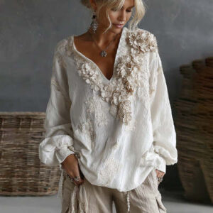 Womens Amazon-style Loose-fit V-neck Top With A Printed Design