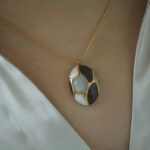 18k Gold-plated Clavicle Chain With A Stainless Steel Oil-drop Oval Pendant