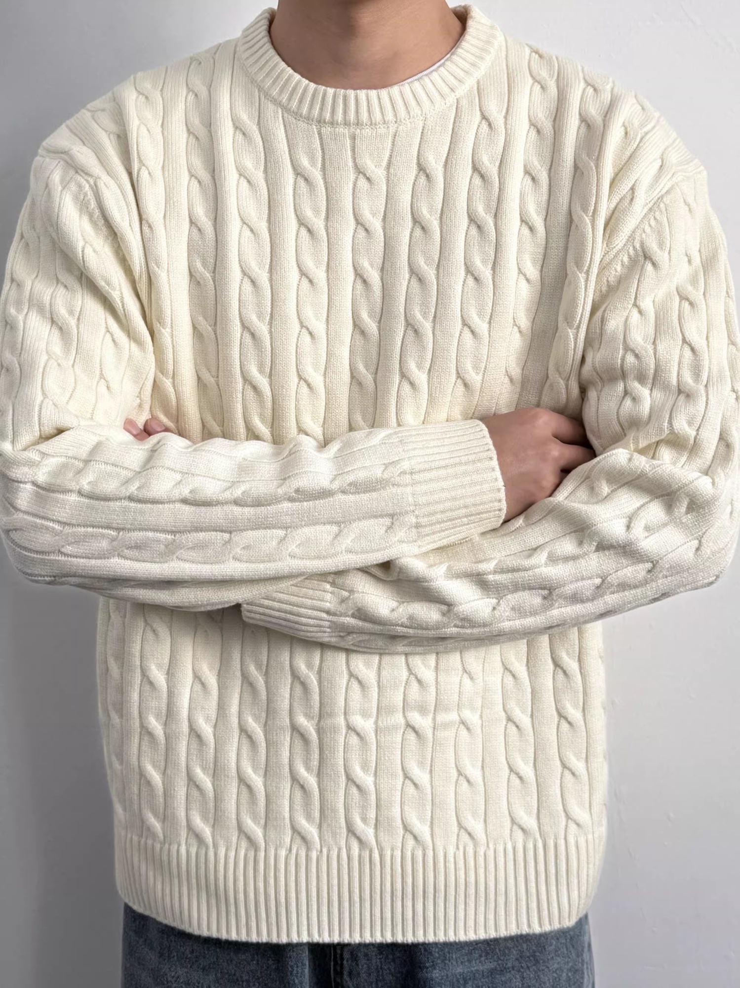Minimalist Old-fashioned Cable Knit Crew Neck Sweater - Image 7