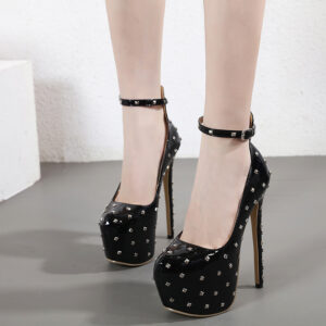 Studded High-heeled Pumps For The Runway