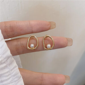French-style Vintage Hollow Metal Pearl Earrings For Women