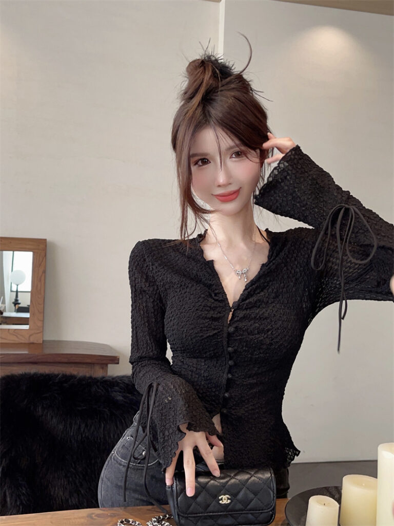 Figure-flattering Short Innerwear Base Cardigan Top
