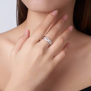 A Luxurious And Fashionable Minimalist Jewelry Ring For Women Featuring A 0.1-carat Top-quality Morganite, Made Of S925 Silver Electroplated With Platinum.