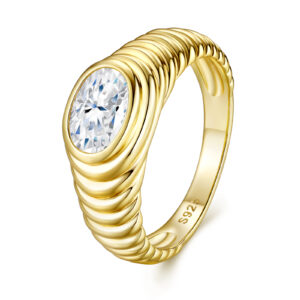 Engraved With Top-quality Moissanite, This Luxurious And Fashionable Minimalist Jewelry Set Features Silver Pieces Electroplated With Gold.