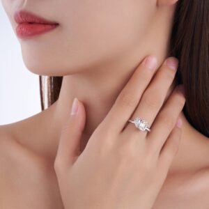 A Luxurious And Fashionable Minimalist Jewelry Ring Featuring Top-quality Moissanite, Made Of S925 Silver Electroplated With Platinum.