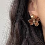 1 Pair Coffee Color Autumn Winter Enamel Vintage Pearl Flower Earrings, New Luxury Elegant Jewelry