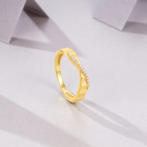 Engraved With Top-quality Moissanite, This Luxurious And Fashionable Minimalist Jewelry Set Features Silver Pieces Electroplated With Gold.