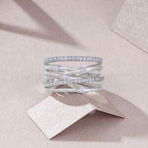 A Luxurious And Fashionable Minimalist Jewelry Ring Featuring Top-quality Moissanite, Made Of S925 Silver Electroplated With Platinum.
