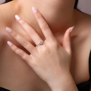 A Luxurious And Fashionable Light Luxury Trend Jewelry Silver Ring Featuring Top-quality Moissanite Set In A Flexible Ring. Made Of S925 Silver Electroplated With Platinum.