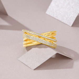 Engraved With Top-quality Moissanite, This Luxurious And Fashionable Minimalist Jewelry Set Features Silver Pieces Electroplated With Gold.