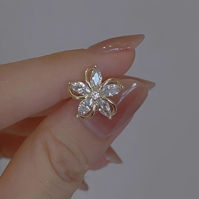 1 Pair Vintage Elegant Five-Petal Flower Stud Earrings With Sparkling Rhinestones, Perfect For Women's Daily Wear Or As A Gift For Women & Sisters