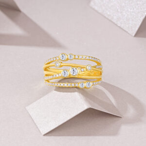 Engraved With Top-quality Moissanite, This Luxurious And Fashionable Minimalist Jewelry Set Features Silver Pieces Electroplated With Gold.