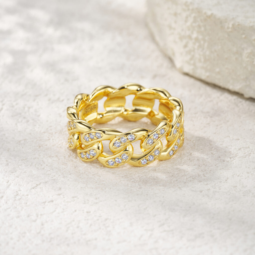 Engraved With Top-quality Moissanite, This Luxurious And Fashionable Minimalist Jewelry Set Features Silver Pieces Electroplated With Gold.