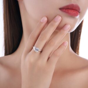A Luxurious And Fashionable Minimalist Jewelry Ring Featuring Top-quality Moissanite, Made Of S925 Silver Electroplated With Platinum.