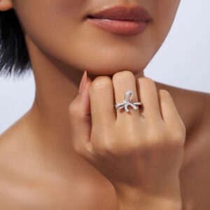 A Luxurious And Fashionable Minimalist Jewelry Ring Featuring Top-quality Moissanite, Made Of S925 Silver Electroplated With Platinum.