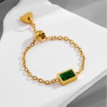 Fashionable And Elegant Green Square-cut Diamond Ring