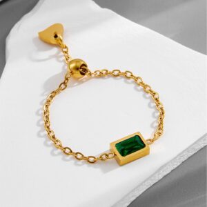 Fashionable And Elegant Green Square-cut Diamond Ring