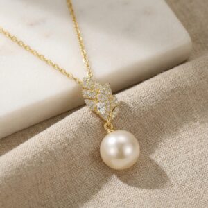 925 Sterling Silver Lustrous Round Pearl and Sparkling Leaf Motif Pendant Necklace