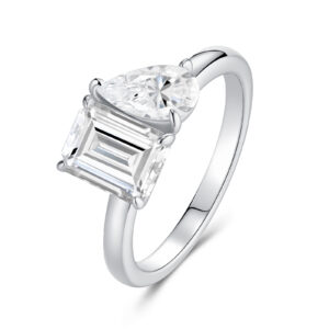 A Luxurious And Fashionable Minimalist Jewelry Ring Featuring Top-quality Moissanite, Made Of S925 Silver Electroplated With Platinum.