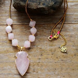 High-Quality European And American-Style Natural Stone Fashionable Light-Luxury Minimalist Rose Quartz Arrow Pendant