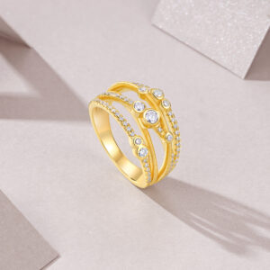 Engraved With Top-quality Moissanite, This Luxurious And Fashionable Minimalist Jewelry Set Features Silver Pieces Electroplated With Gold.