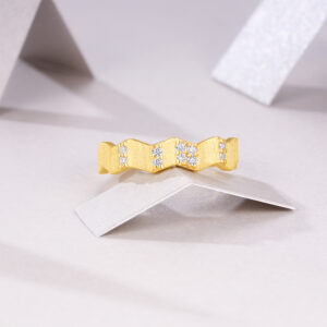 Engraved With Top-quality Moissanite, This Luxurious And Fashionable Minimalist Jewelry Set Features Silver Pieces Electroplated With Gold.