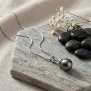 925 Sterling Silver Elegant Tahitian Black Pearl Pendant Necklace with Brilliant Diamond Accents