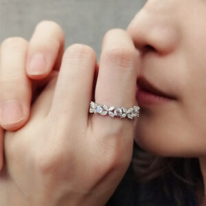 Leaf And Horse-eye Ring For Women Fashionable Fully Paved With Diamonds