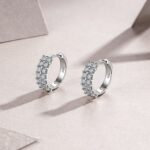 A Luxurious And Fashionable Minimalist Jewelry Earring Set Featuring Top-quality Moissanite Stones, Made Of S925 Silver Electroplated With Platinum.