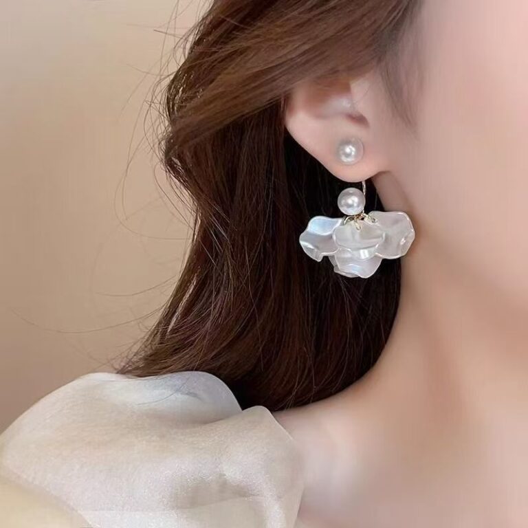 2026 New Exquisite White Pearl Petal Earrings For Women, French Style, Elegant & Unique Design Stud Earrings