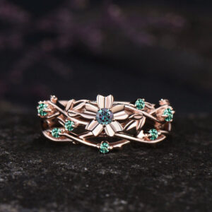 New Womens Ring With A Flower Design
