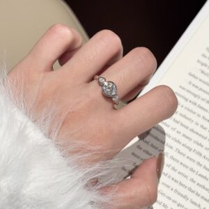 Women's Simple, Personalized, Light-Luxury Moissanite Ring