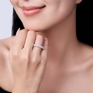 A Luxurious And Fashionable Minimalist Jewelry Ring Featuring Top-quality Moissanite, Made Of S925 Silver Electroplated With Platinum.