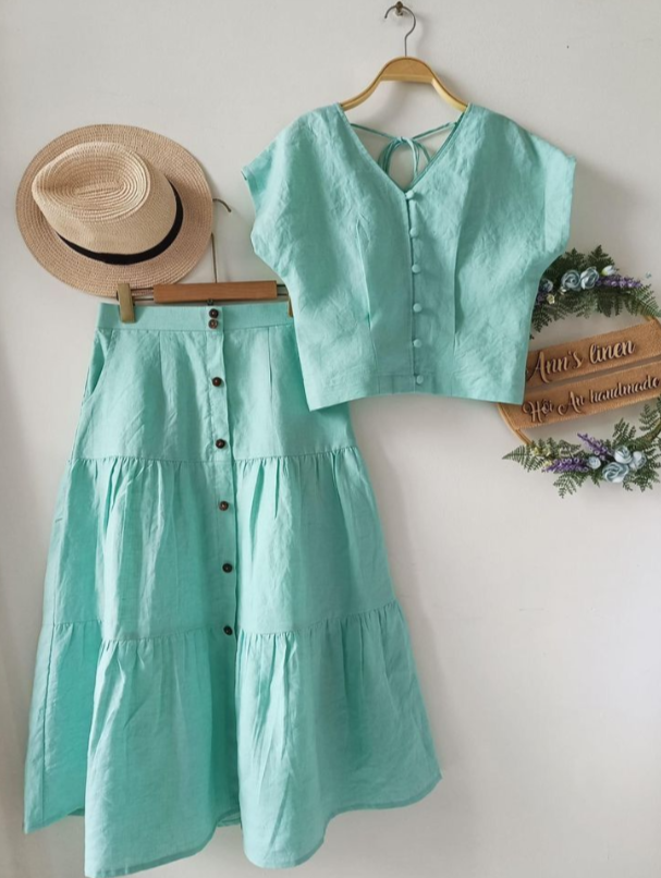 Gentle Style V-neck Button-down Sleeveless Top And High-waisted Skirt Set For Women