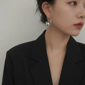 Cool-style Chic Earrings With A Lightbulb Texture And A Strong Design Aesthetic