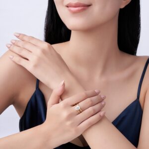 Engraved With Top-quality Moissanite, This Luxurious And Fashionable Minimalist Jewelry Set Features Silver Pieces Electroplated With Gold.