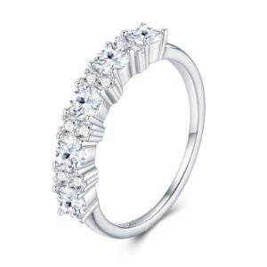 A Luxurious And Fashionable Minimalist Jewelry Ring Featuring Top-quality Moissanite, Made Of S925 Silver Electroplated With Platinum.