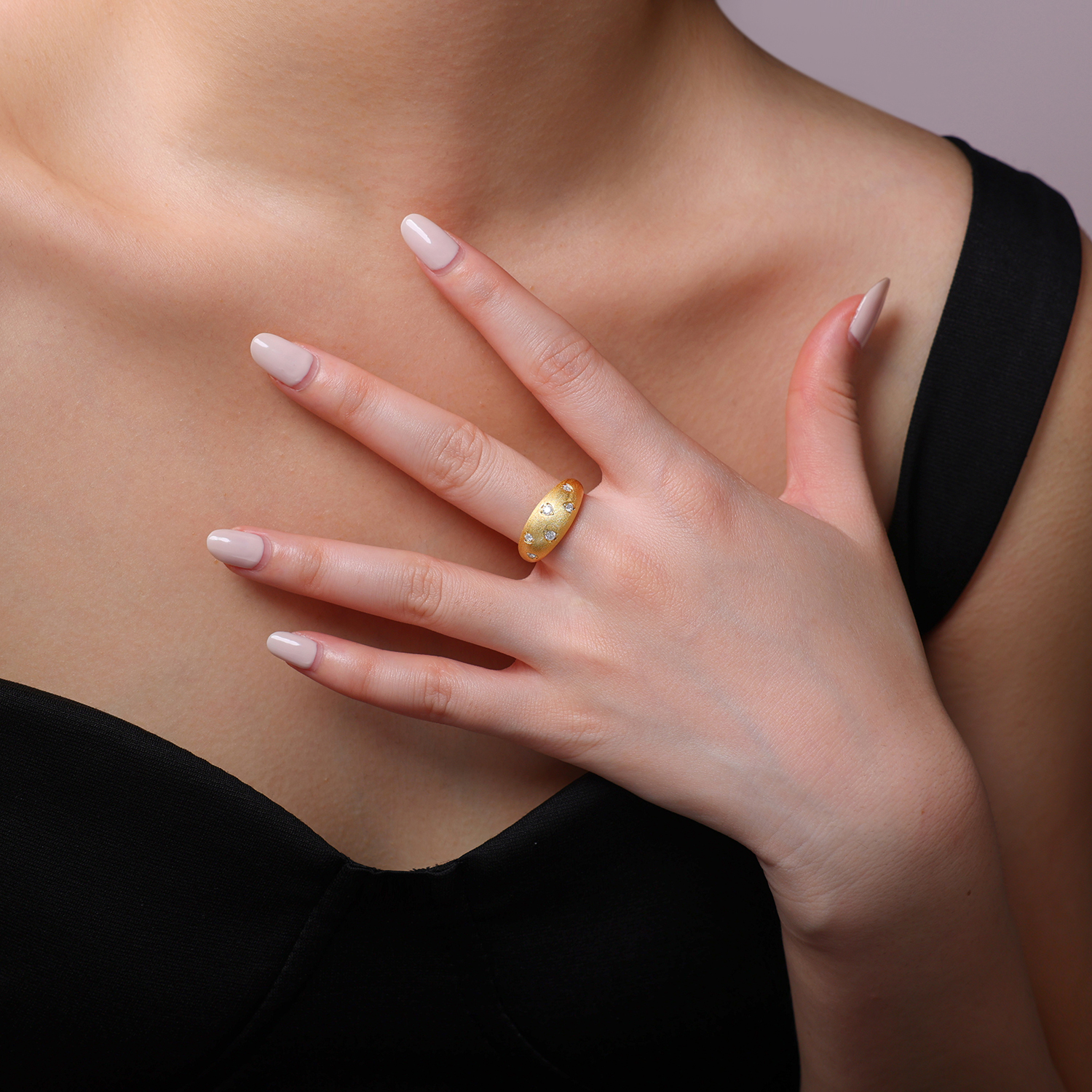 Engraved With Top-quality Moissanite, This Luxurious And Fashionable Minimalist Jewelry Set Features Silver Pieces Electroplated With Gold.