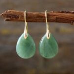 High-quality Natural Stone Powder Crystal Pendant Earrings
