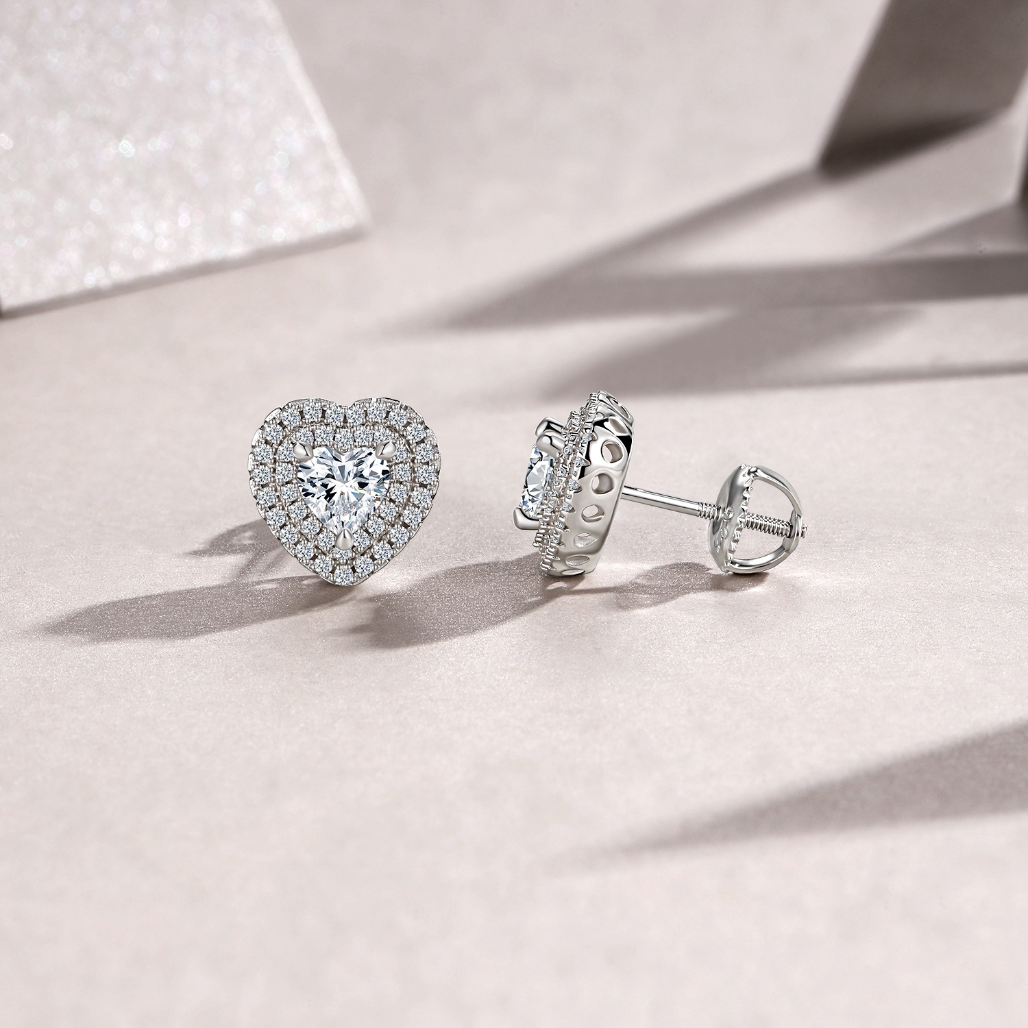 A Luxurious And Fashionable Minimalist Jewelry Earring Set Featuring Top-quality Moissanite Stones, Made Of S925 Silver Electroplated With Platinum.