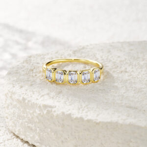 Engraved With Top-quality Moissanite, This Luxurious And Fashionable Minimalist Jewelry Set Features Silver Pieces Electroplated With Gold.