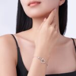 A Luxurious And Fashionable Minimalist Jewelry Bracelet Featuring Top-quality Moissanite, Made Of S925 Silver Electroplated With Platinum.