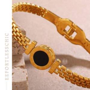 Fashionable, Versatile, Exclusive And Exquisite Wrist Accessory With Unique Style And Light Luxury. Gold Roman Numeral Black Surface Decorative Clasp Bracelet.