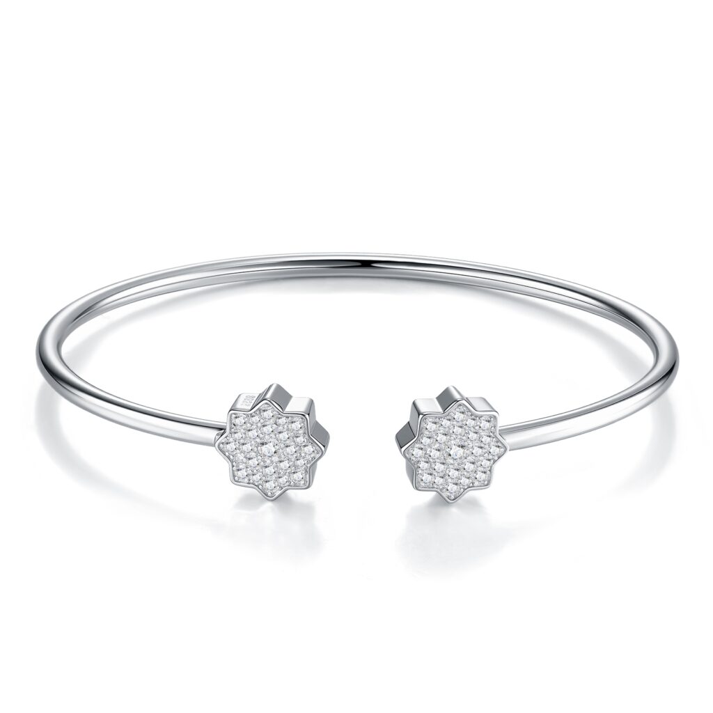 A Luxurious And Fashionable Minimalist Jewelry Bracelet Featuring Top-quality Moissanite, Made Of S925 Silver Electroplated With Platinum.