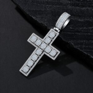 A Luxurious And Fashionable Minimalist Jewelry Pendant Necklace Set With Top-quality Moissanite, Made Of S925 Silver Electroplated With Platinum.